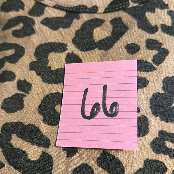 David Bitton Buffalo cheetah print cozy top - Picture 9 of 9